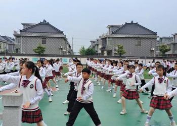 以体聚能 育梦成长